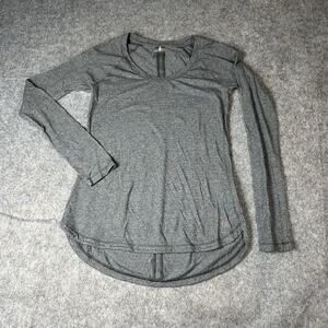 Calla by Carrie Underwood Shirt Womens Medium Gray Athleisure Stretch Tee